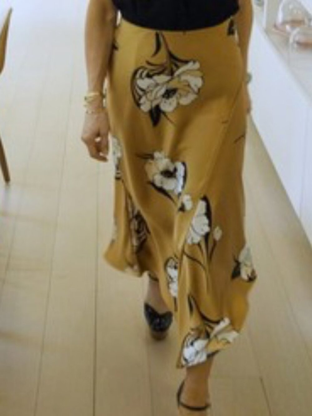 WHBM Floral Satin Midi Skirt Size 2 - Picture 11 of 11